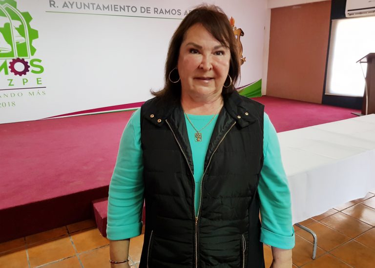 Llama Tita Flores al pago de impuestos municipales