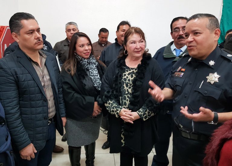 Apoya Tita Flores capacitación de los policías