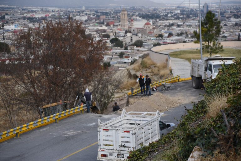 Comienzan reparaciones en calle Escénica del Mirador de Saltillo