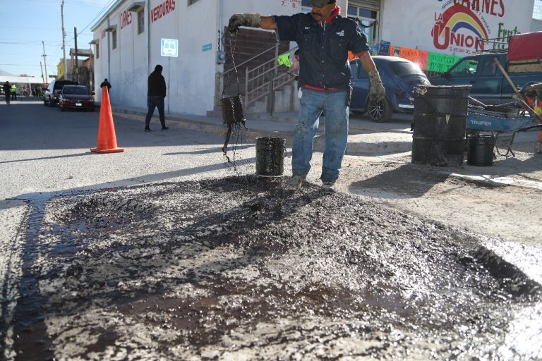 Continúa el programa de bacheo en Saltillo