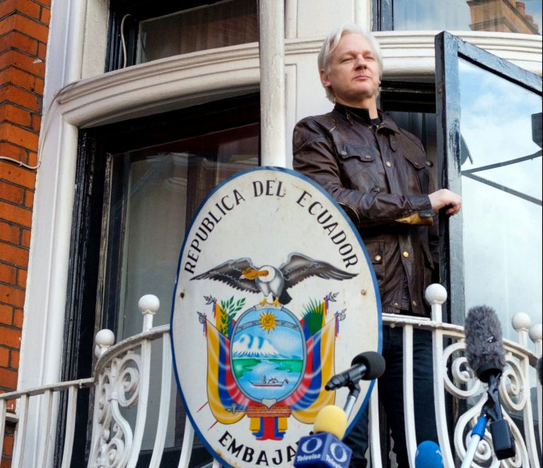 Gobierno británico rechaza solicitud de estatus diplomático para Assange 