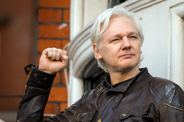 Ecuador brinda la ciudadanía a Julian Assange, fundador de Wikileaks 