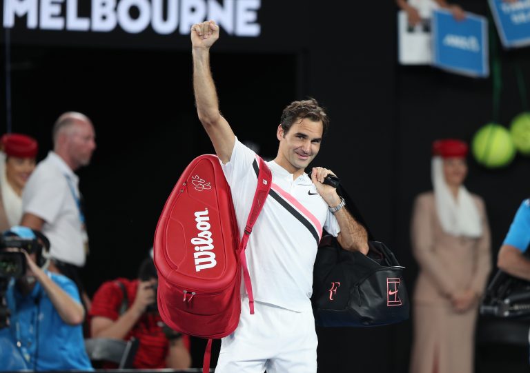  Federer llega a la final tras derrotar a la sensación del torneo 