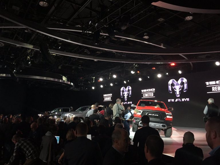 Fiat Chrysler presenta la nueva camioneta Ram 1500, más ligera y grande