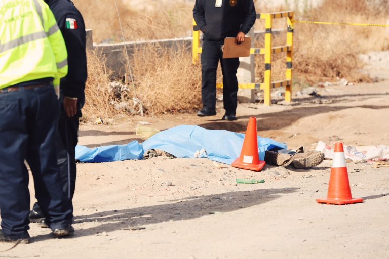 Muere hombre aplastado por caja de tráiler