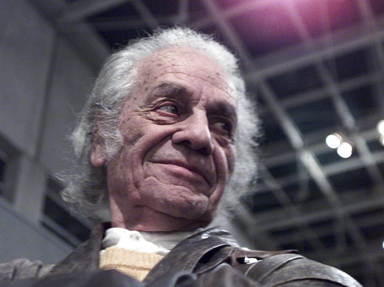 Muere el poeta chileno Nicanor Parra a los 103 años 