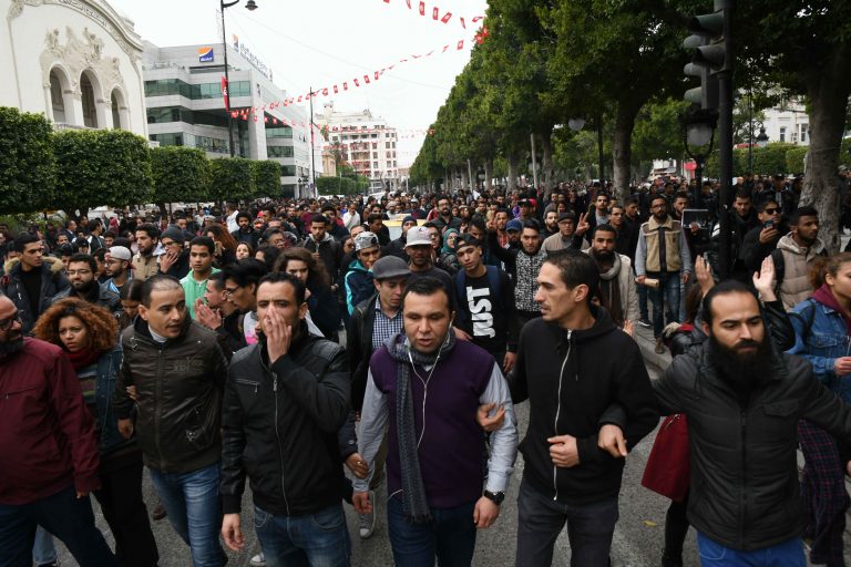 Más de 300 detenidos tras protestas en Túnez por subida de precios 