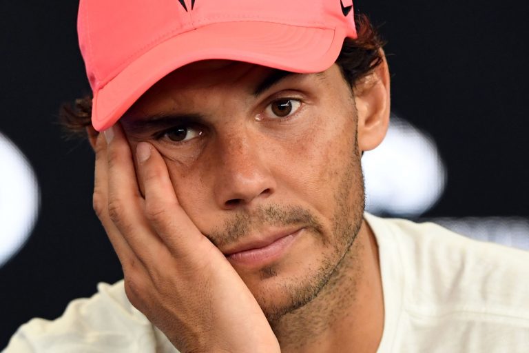 Nadal abandona del Abierto en Australia por una lesión en la pierna