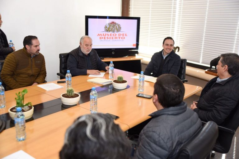 Se reúne Manolo Jiménez con director del Museo del Desierto