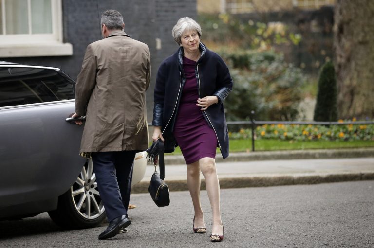 Theresa May acusa a Rusia de «ataque con agente nervioso»