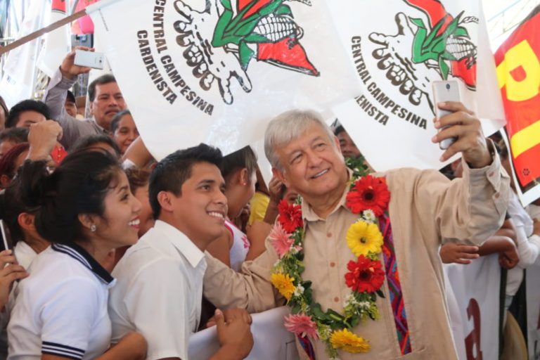 López Obrador, dispuesto a fumar la pipa de la paz con Salinas y Peña Nieto