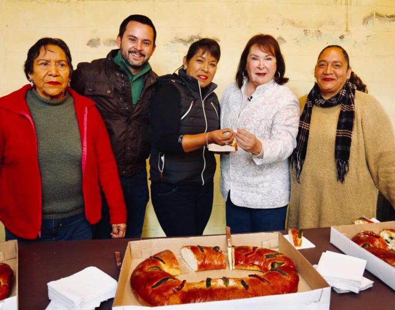 Convive Tita Flores con adultos mayores de El Mirador