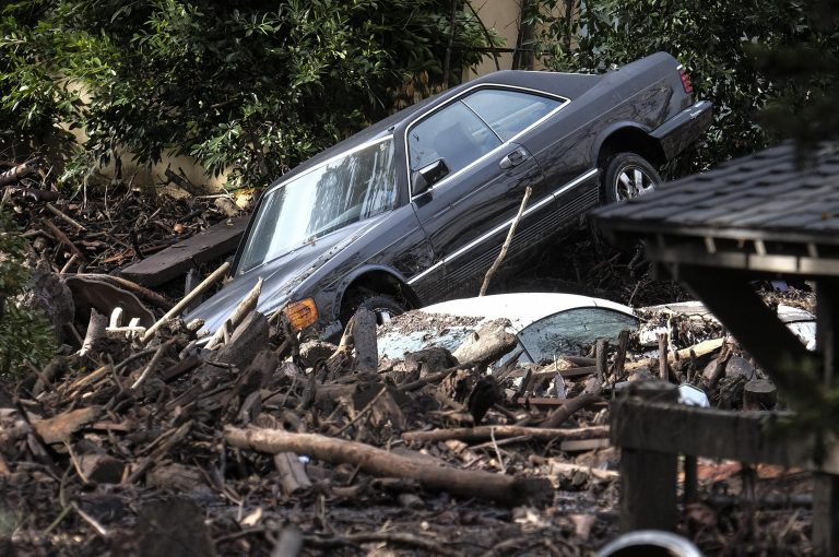 Deslizamientos de tierra dejan al menos 13 muertos en California, Estados Unidos