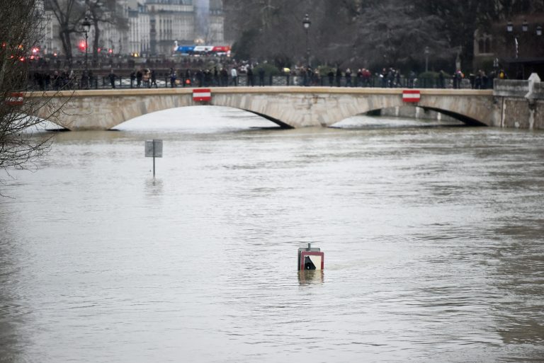 El nivel del agua del Sena alcanza su punto máximo en París 