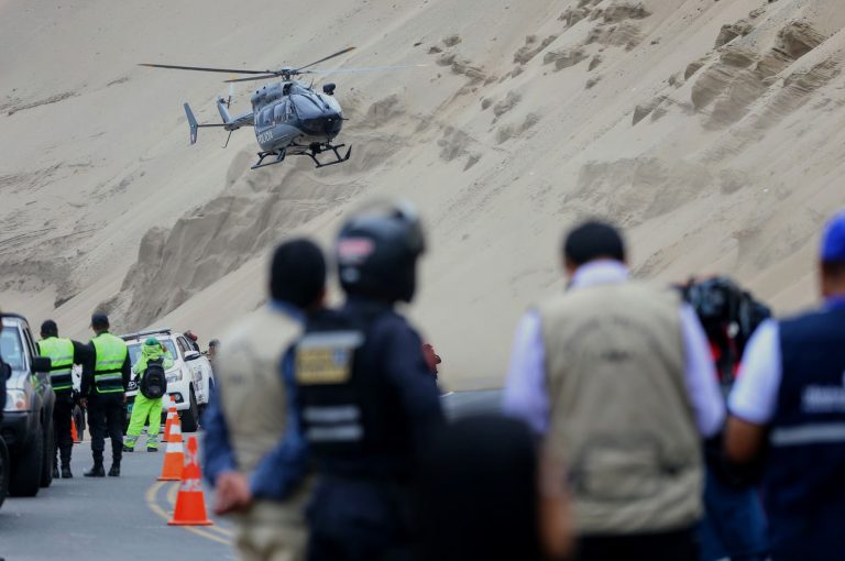 Suspenden en Perú tránsito vehicular en vía donde murieron 51 personas