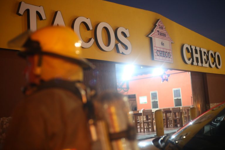 Otra vez “Tacos Checo”… conato de incendio genera movilización