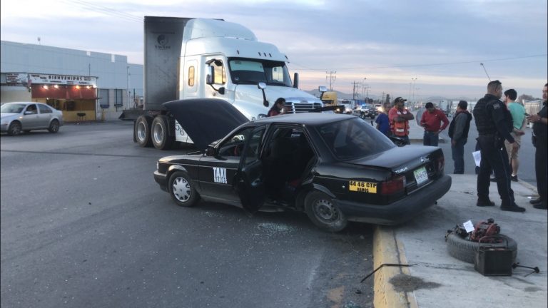 Trailer embiste a Taxi en el OFT