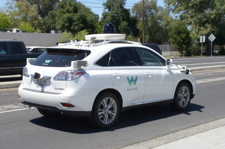 Coches autónomos de Google recorren 9.000 kilómetros sin intervención humana 