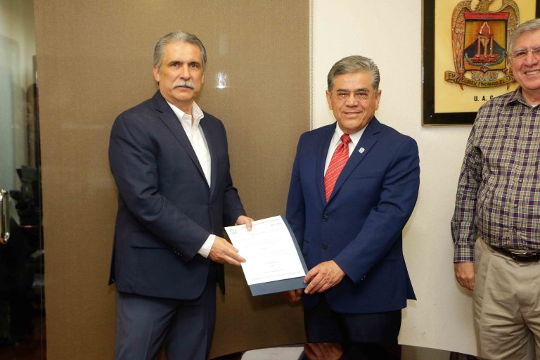 Entrega Rector de la UA de C nombramiento como Oficial Mayor a Daniel Garza Treviño