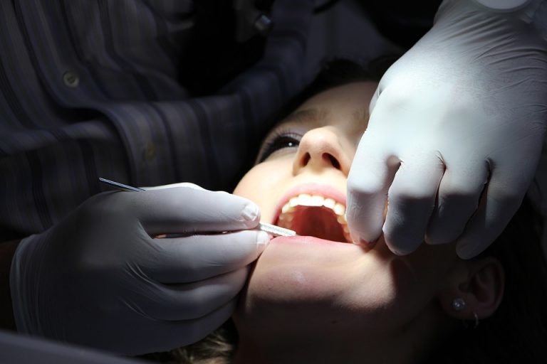 Especialistas mexicanas señalan que una gota de saliva es suficiente para detectar cáncer oral