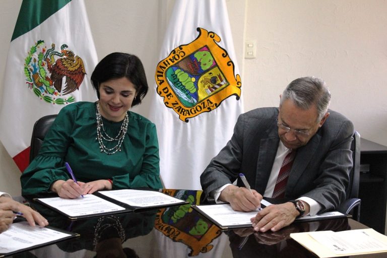 Firmas Secretaría de Educación convenio con el INE y el IEC