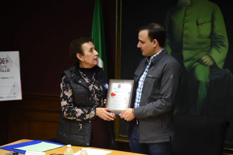 Firma Municipio convenio de colaboración con  Asociación APAC Hellen Keller