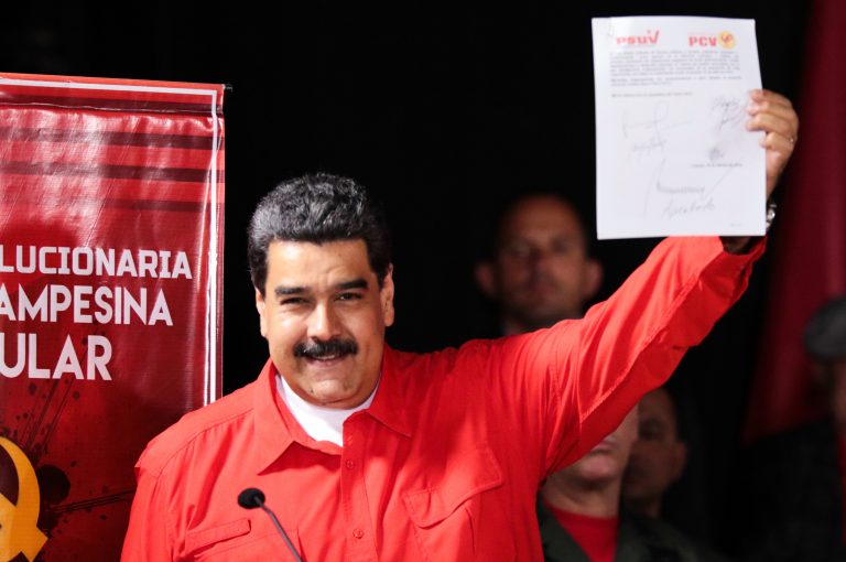 Maduro inscribe candidatura para reelección en presidenciales del 22 de abril 