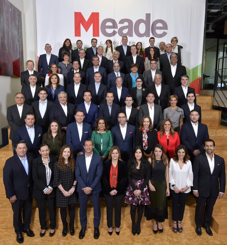 Meade presenta a su equipo de campaña