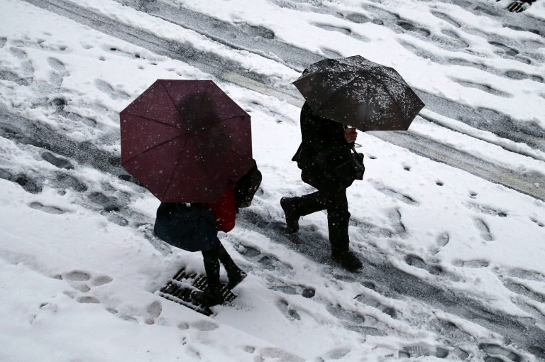 Al menos 5 muertos y millones sin luz en EU por ciclón inverna