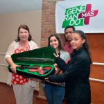 Tita Flores entrega instrumentos a mariachi infantil y juvenil de Ramos Arizpe