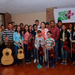 Tita Flores entrega instrumentos a mariachi infantil y juvenil de Ramos Arizpe3