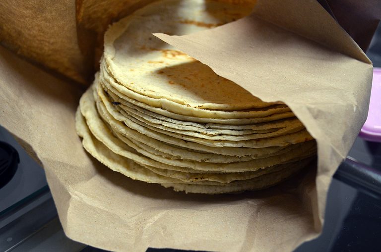 Venden en Monclova la tortilla más cara del país