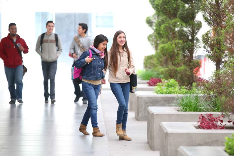 Presentan examen para estudiar carrera en UAdeC