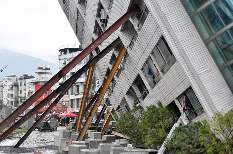 Asciende a 10 cifra de muertos por sismo en Taiwan 