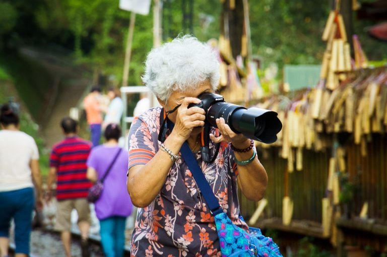 Con análisis de orina científicos buscan determinar envejecimiento biológico de las personas