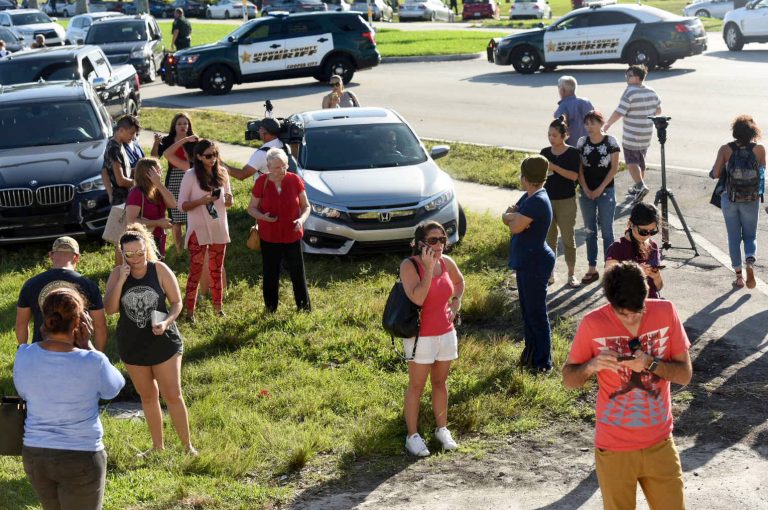 Descubren mensajes racistas y homófobos de atacante de Florida