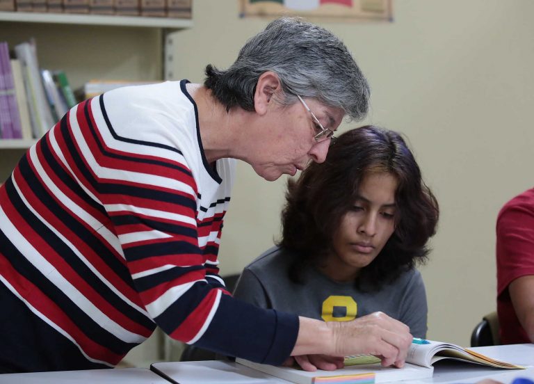 Gobierno de Riquelme promueve la inclusión y equidad en la educación para adultos