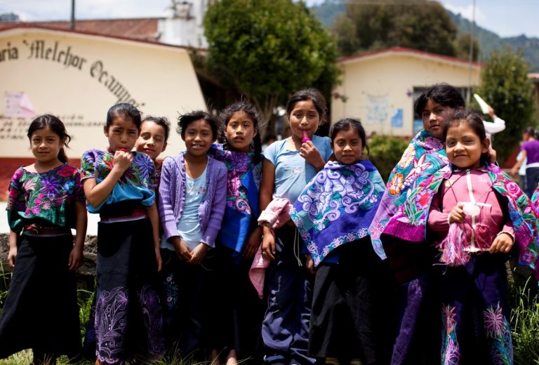 Los niños hablantes de lenguas maternas tienen derecho a recibir educación en su propia lengua: UNICEF