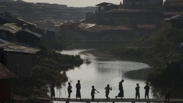 Más de 700 mil niños rohinyás “atrapados en el limbo”