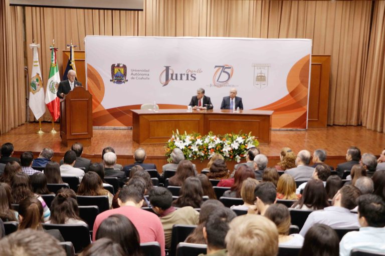 Presentan en Facultad de Jurisprudencia la Conferencia “Una Constitución Centenaria tras un largo y penoso recorrido”