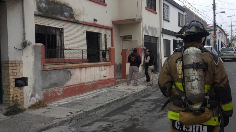 Mujer resulta con quemaduras tras explosión en su casa