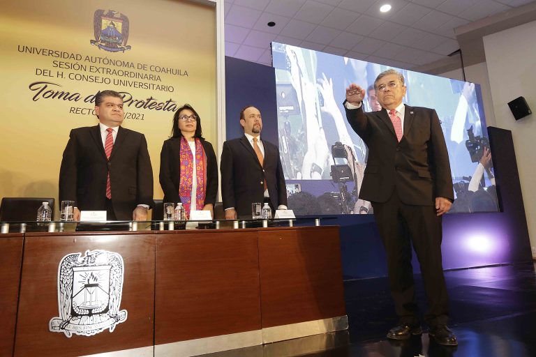 UA de C: Salvador Hernández Vélez toma protesta como Rector