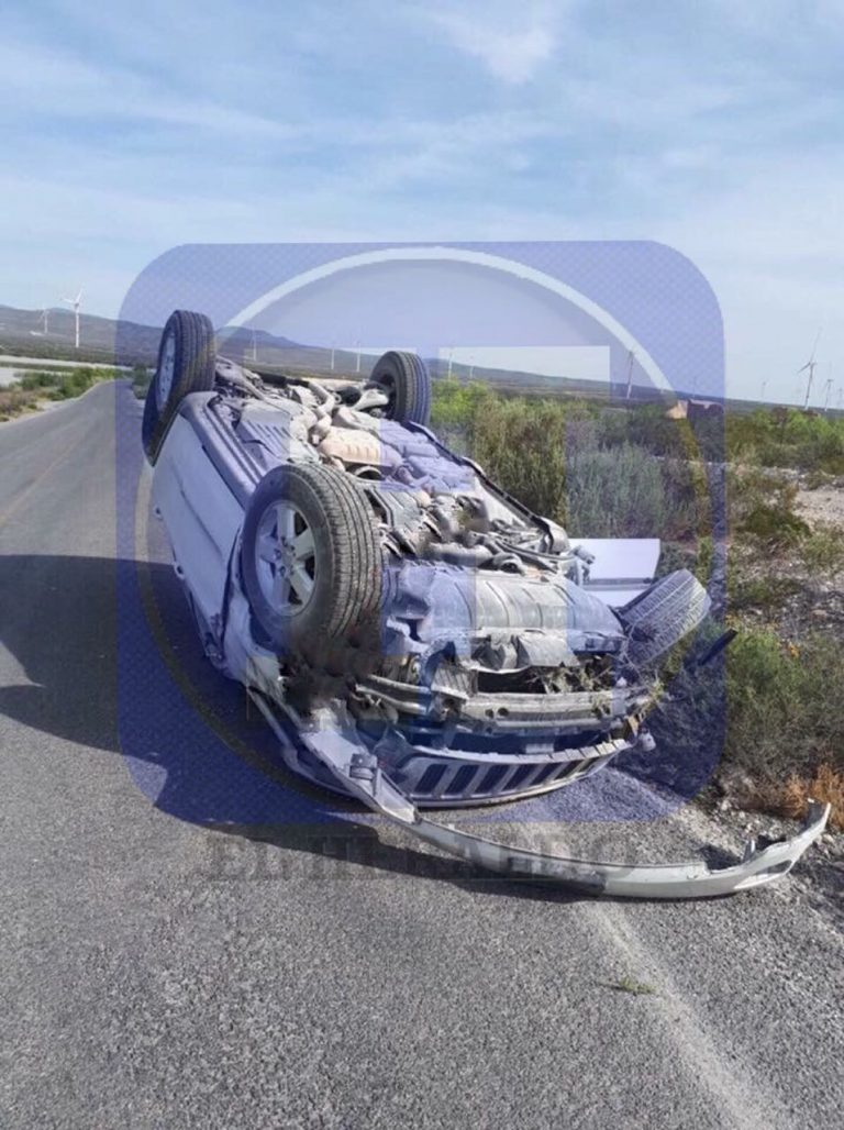 Funcionarios estatales se accidentan en carretera a Monclova