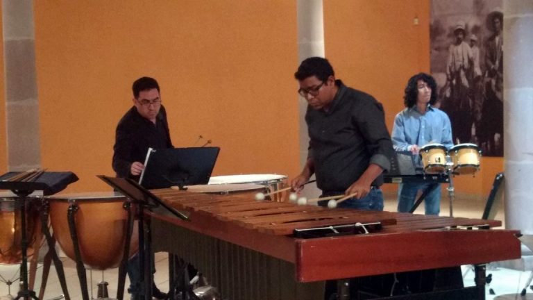 Presenta UA de C recital de marimba en el Museo de la Revolución