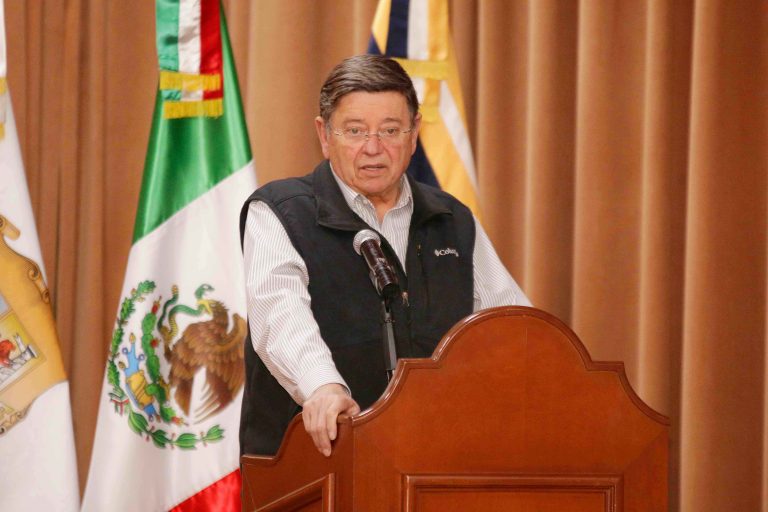 Imparte Rogelio Montemayor Seguy conferencia en la Facultad de Jurisprudencia de la UA de C