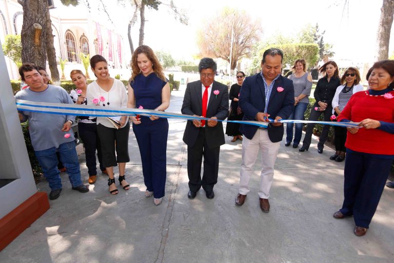 Inauguran exposición fotográfica “Mujer Coahuilense una Historia que Contar” en pasillos de la explanada del Ateneo Fuente