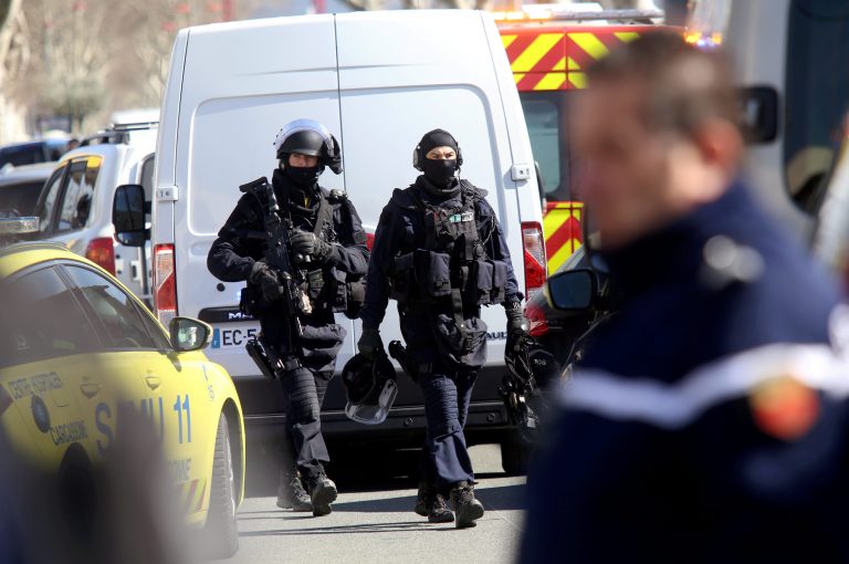 Ataque con cuchillo deja dos muertos en París