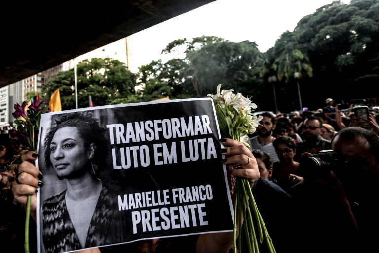 Miles de brasileños protestan contra asesinato de la defensora y concejala de Río de Janeiro 