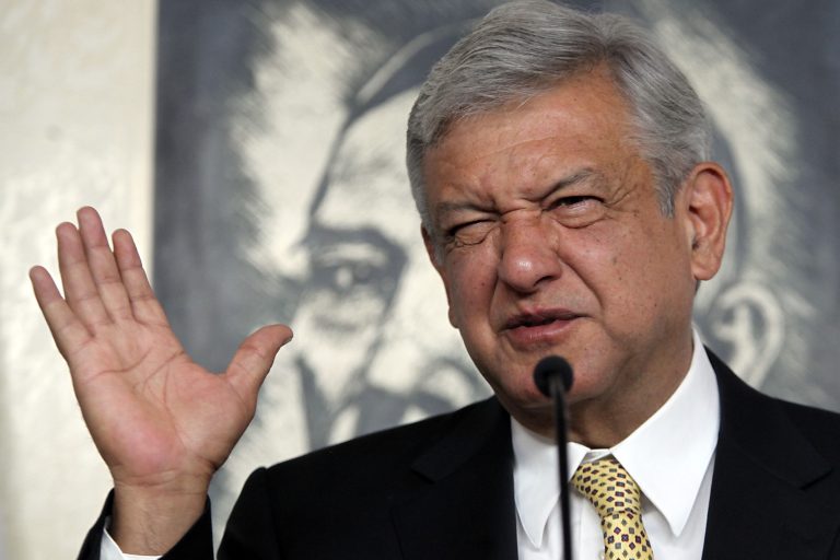 Se “raja” López Obrador; se niega a debatir con Meade y con Anaya