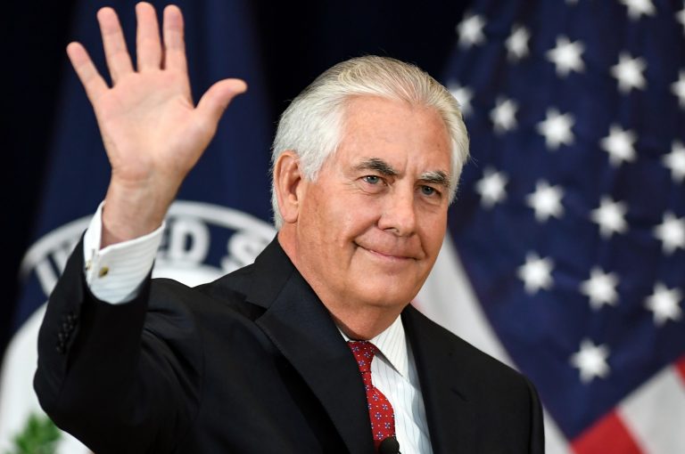 Trump reemplaza a Tillerson como secretario de Estado con director de CIA 